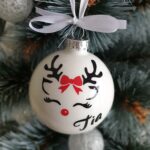 Personalizirana bunkica bela - okrasek za smrečico (jelenček)