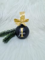 Personalizirana bunkica črna - okrasek za smrečico: Inicialka in ime