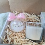 Darilni komplet: personalizirana bunkica in svečka