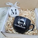 Darilni komplet: personalizirana bunkica in črna skodelica