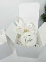 Personalizirana bunkica bež v darilni embalaži - okrasek za smrečico