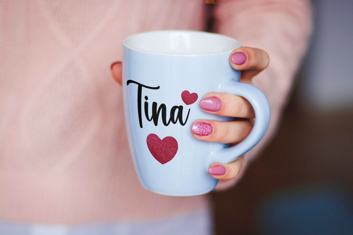 Skodelica personalizirano ime in dva bleščeča srčka - slika 2